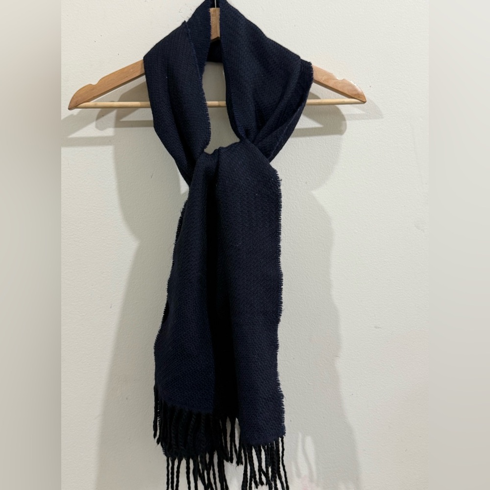 SUPERFINE Navy Blue Men's Knit Scarf with Fringe - Picture 3 of 4